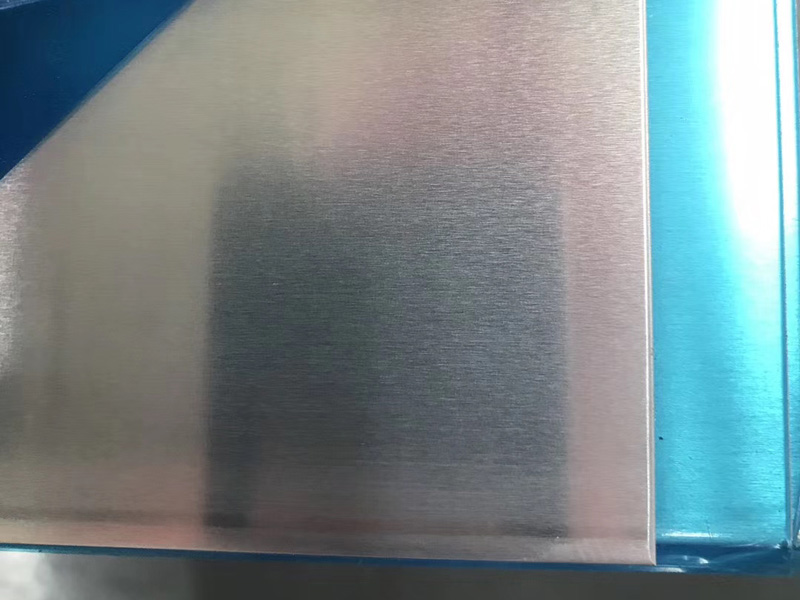 铝板精加工的表面如何去除油污